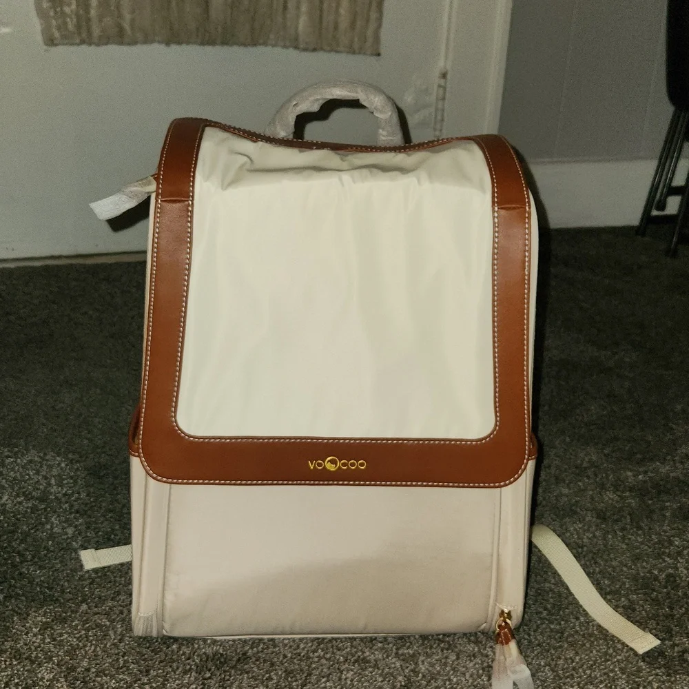 NEW, VERY NICE, NEVER USED VOOCOO Small Pet Carrier Backpack...Cat, Dog, etc.